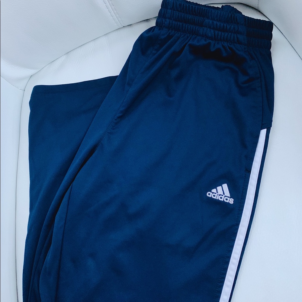 Adidas joggers💕